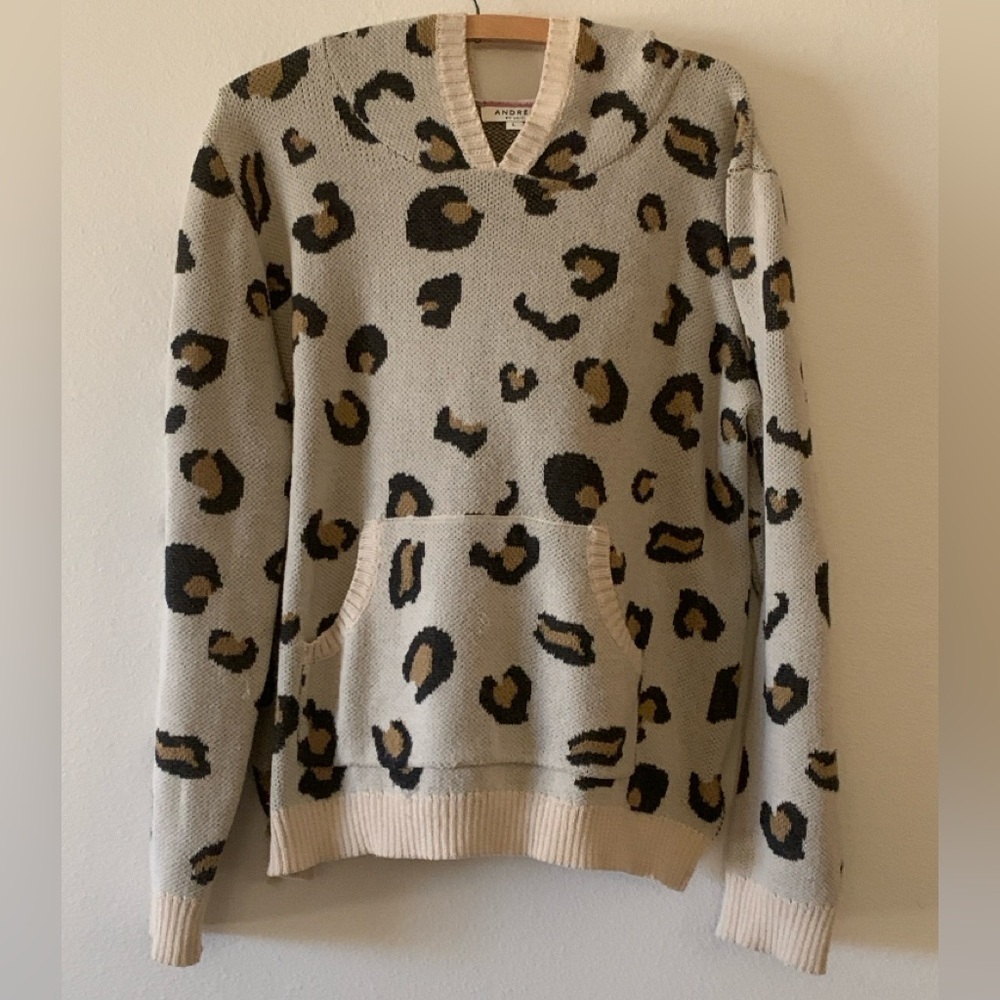 ANDREE BY UNIT Leopard Print V-Neck Hooded Sweater - Cream and Black